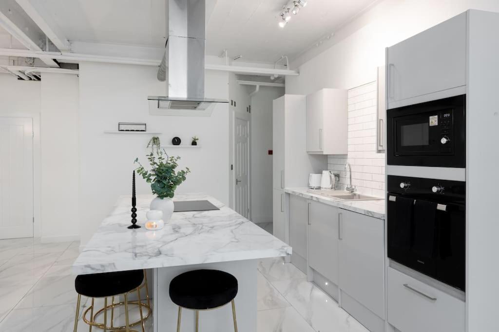 Luxury, Open Plan Apartment *